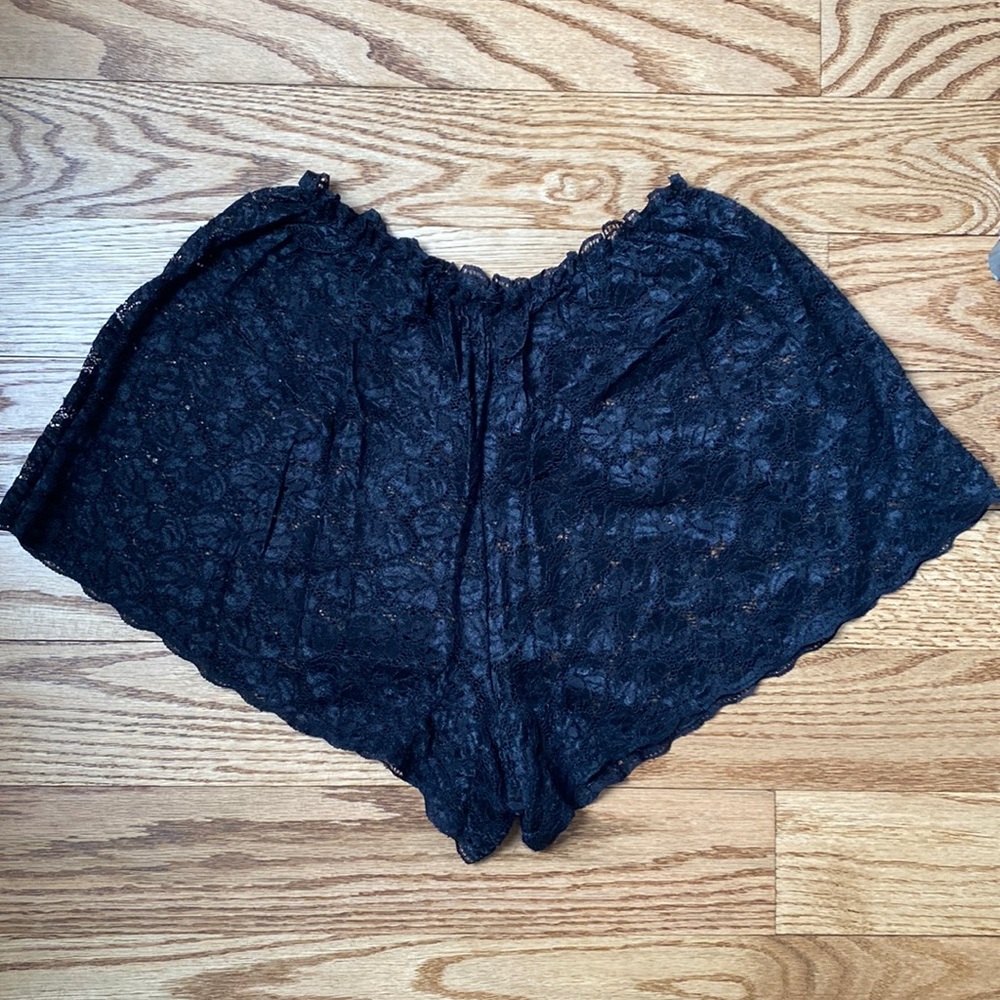 American apparel lace floral shorts